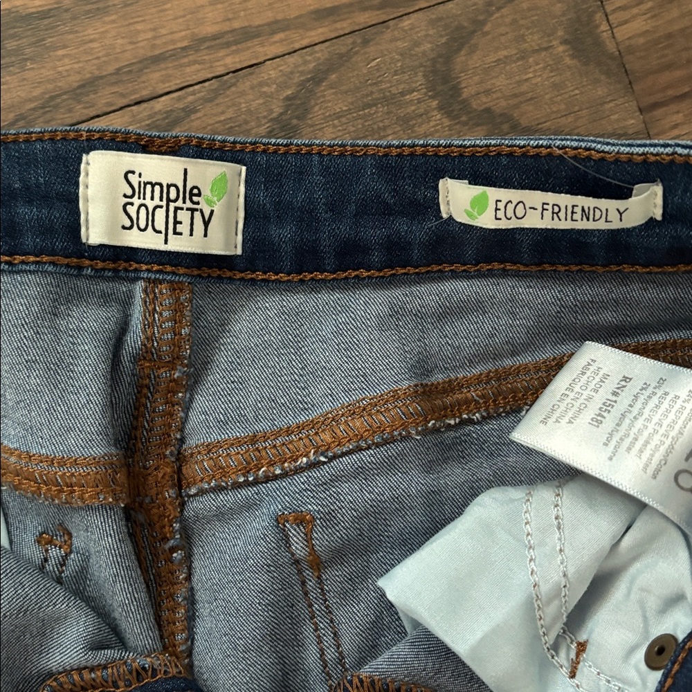 Stylish Ankle Jeans in Classic Blue - Picture 13 of 13